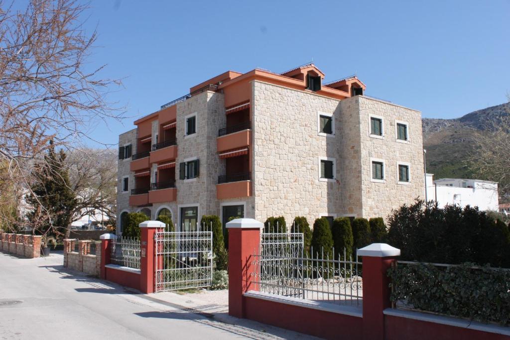 Apartments by the sea Podstrana, Split - 7594 photo 1