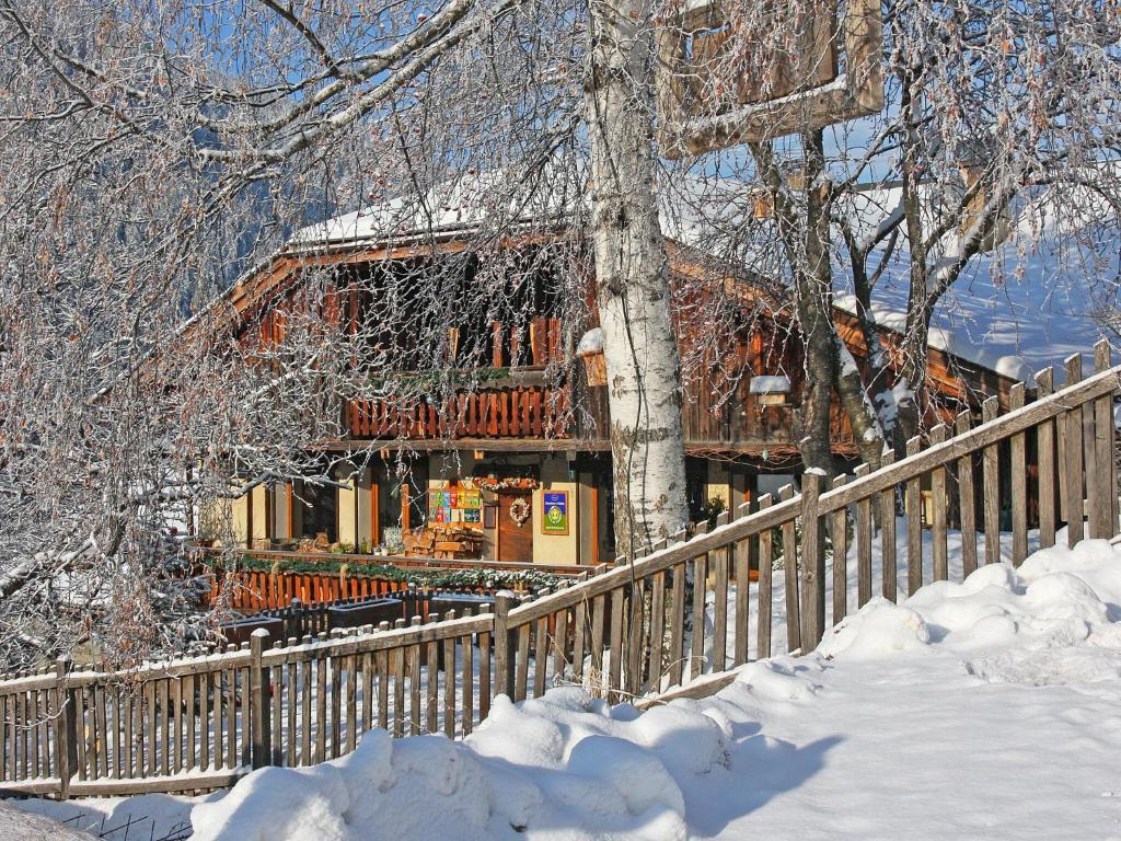 Superb Savoyard traditional chalet located 500 m from the slopes photo 1