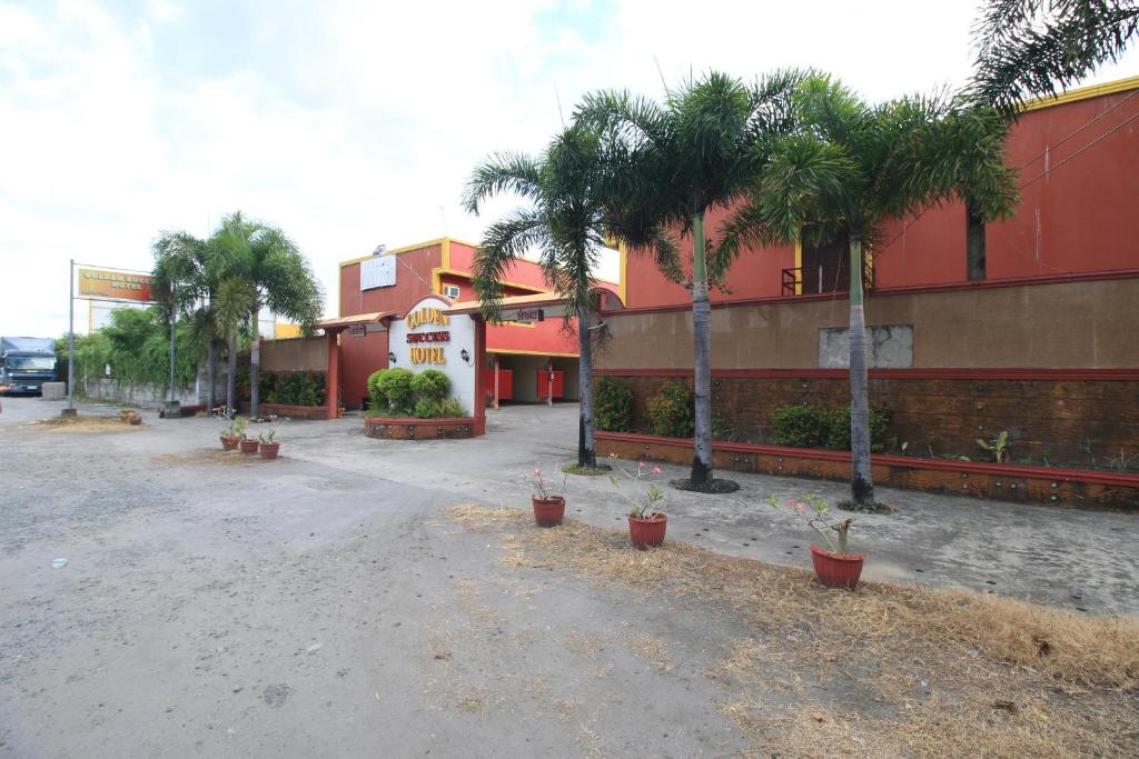 Golden Success Hotel I by RedDoorz photo 3
