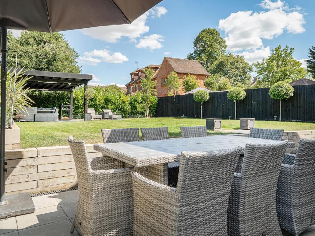 Delightful 3 Bed Country home with Large Garden photo 4