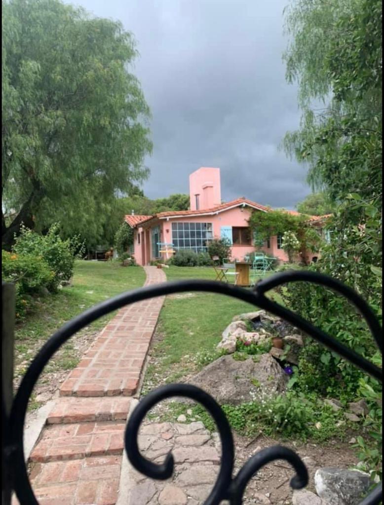 Amoroso Chalet con súper jardín