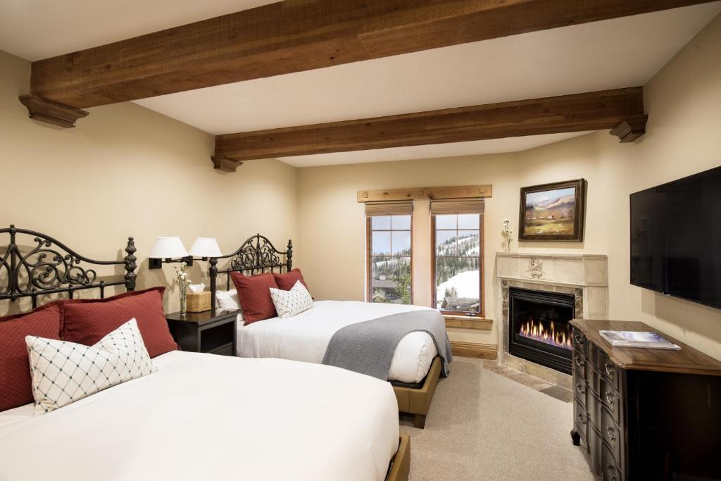 Hotel 2 Queen Hotel Room by Redawning image