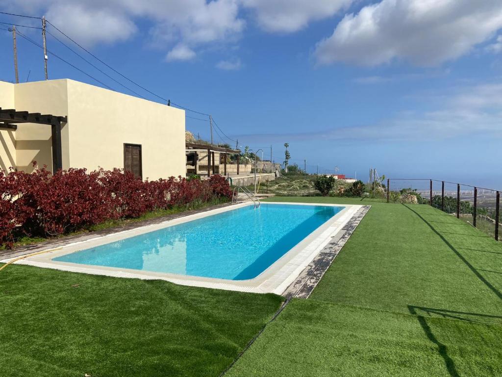 Country house with shared pool and views photo 2
