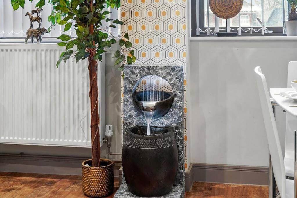 Boho Jungle - Luxury 1bed Apt- Long stay Discounts - Tap to explore photos