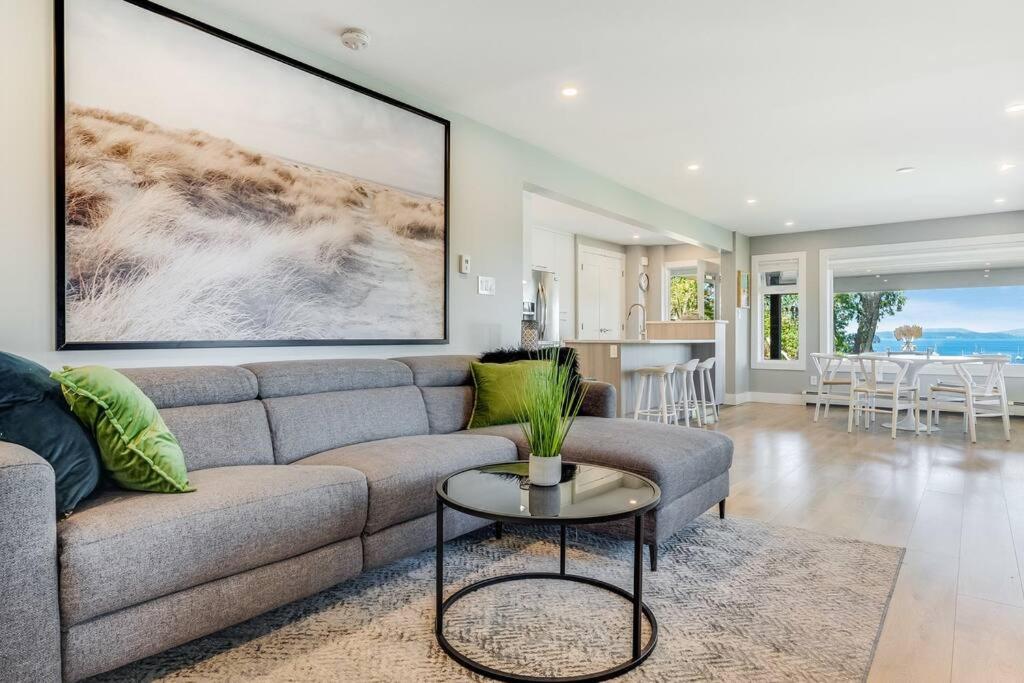 Seas the Bay Ocean View Suite photo 1