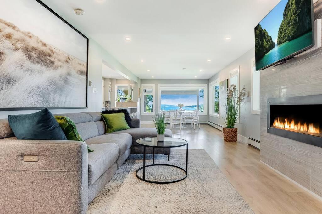 Seas the Bay Ocean View Suite photo 4