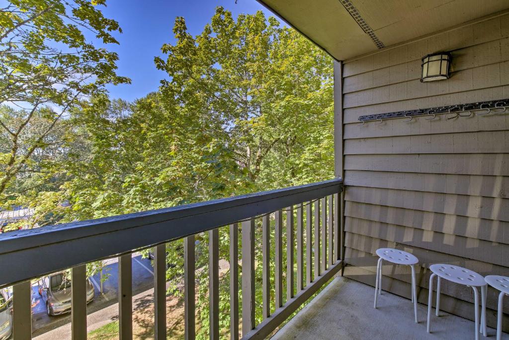 Modern Family Condo about 12 Mi to Dtwn Seattle! photo 3