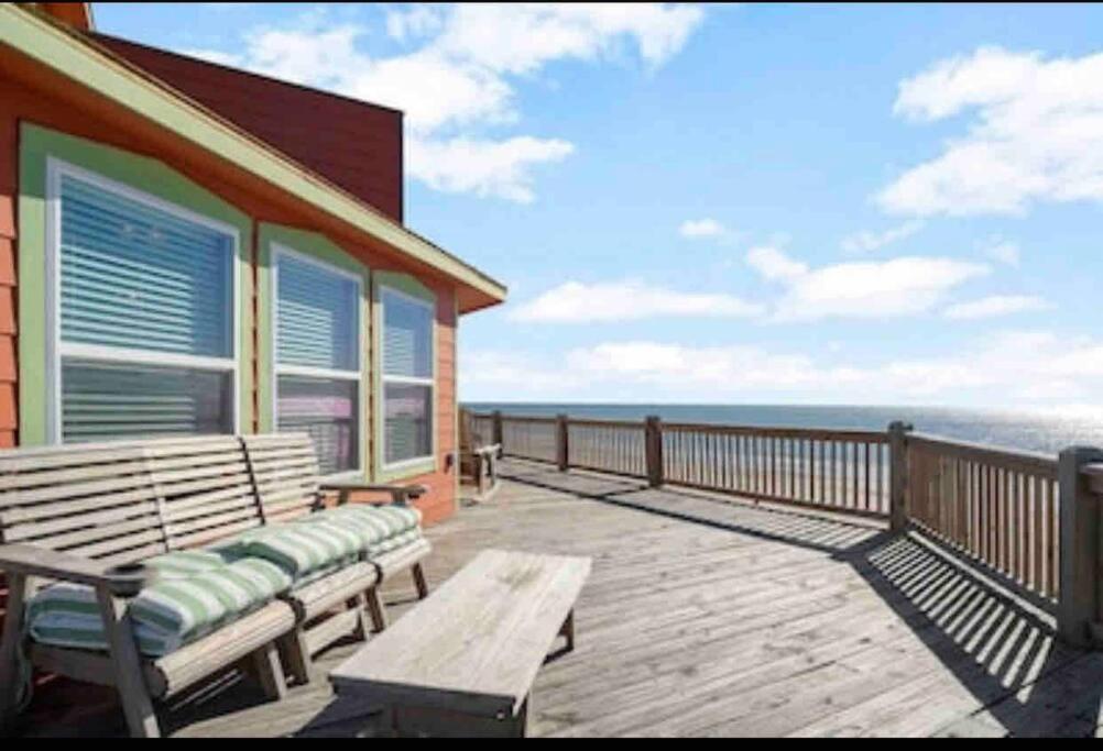 Stunning Beachfront 3 Bedroom Home, CoralMoonBeach photo 1