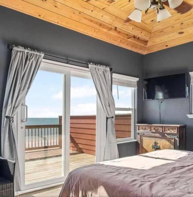 Stunning Beachfront 3 Bedroom Home, CoralMoonBeach photo 4