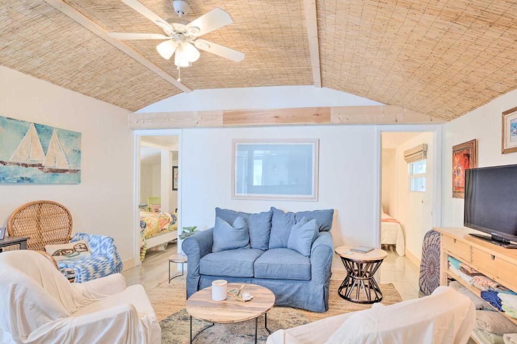 Del Ray Cottage Heated Saltwater Pool and Bar! photo 1