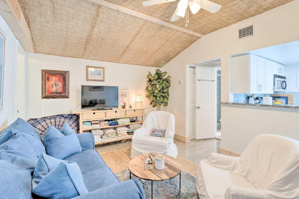 Del Ray Cottage Heated Saltwater Pool and Bar! photo 4