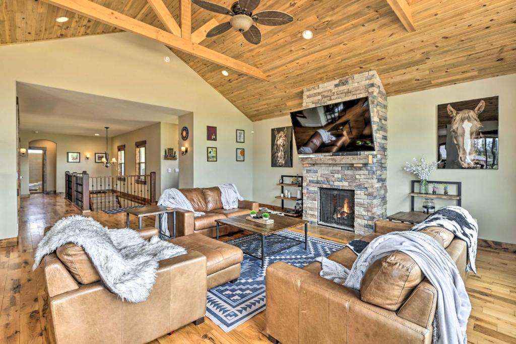 Luxe Grand Lake Retreat Game Room and Hot Tub! photo 3