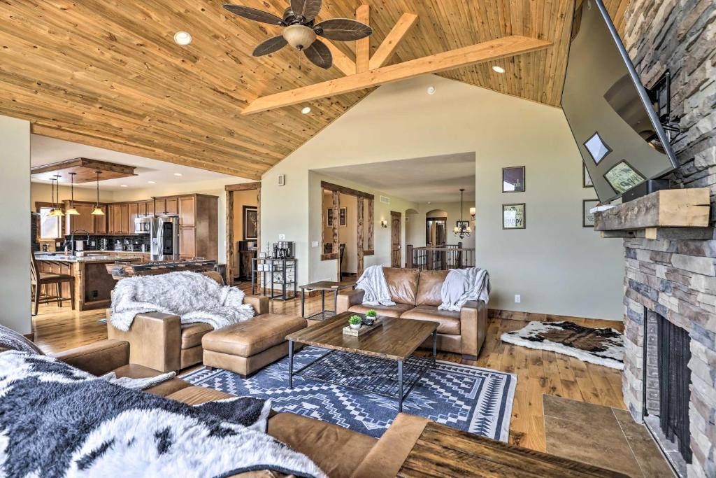 Luxe Grand Lake Retreat Game Room and Hot Tub! photo 4