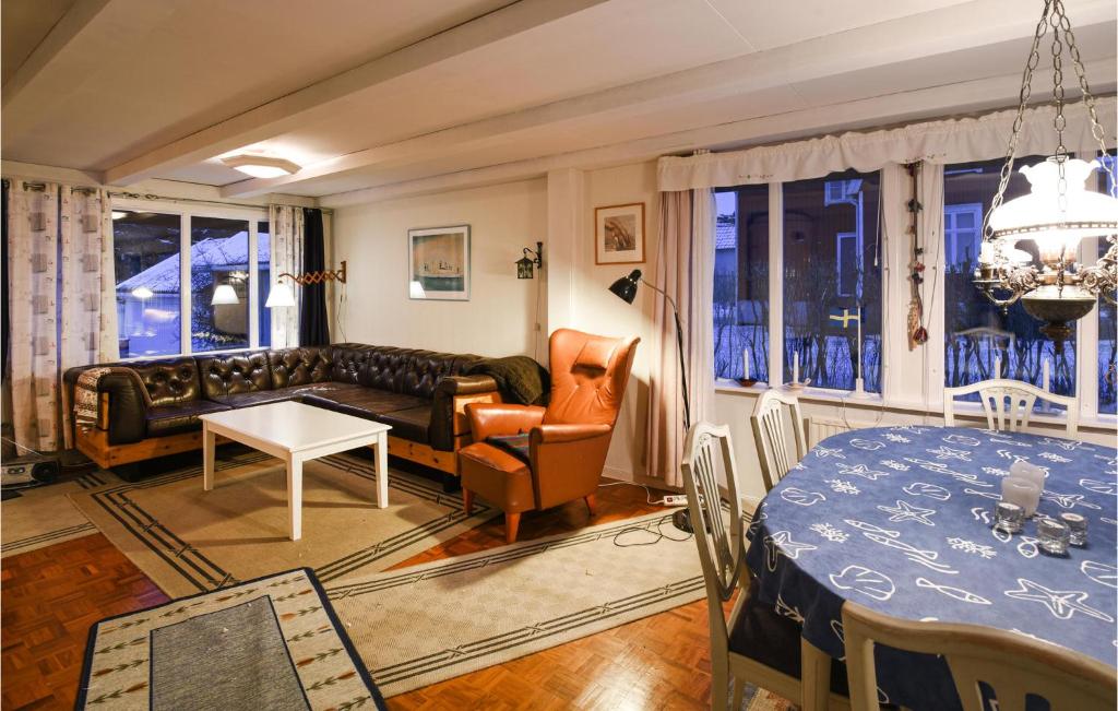 Awesome Home In Grebbestad With 4 Bedrooms And Wifi photo 4