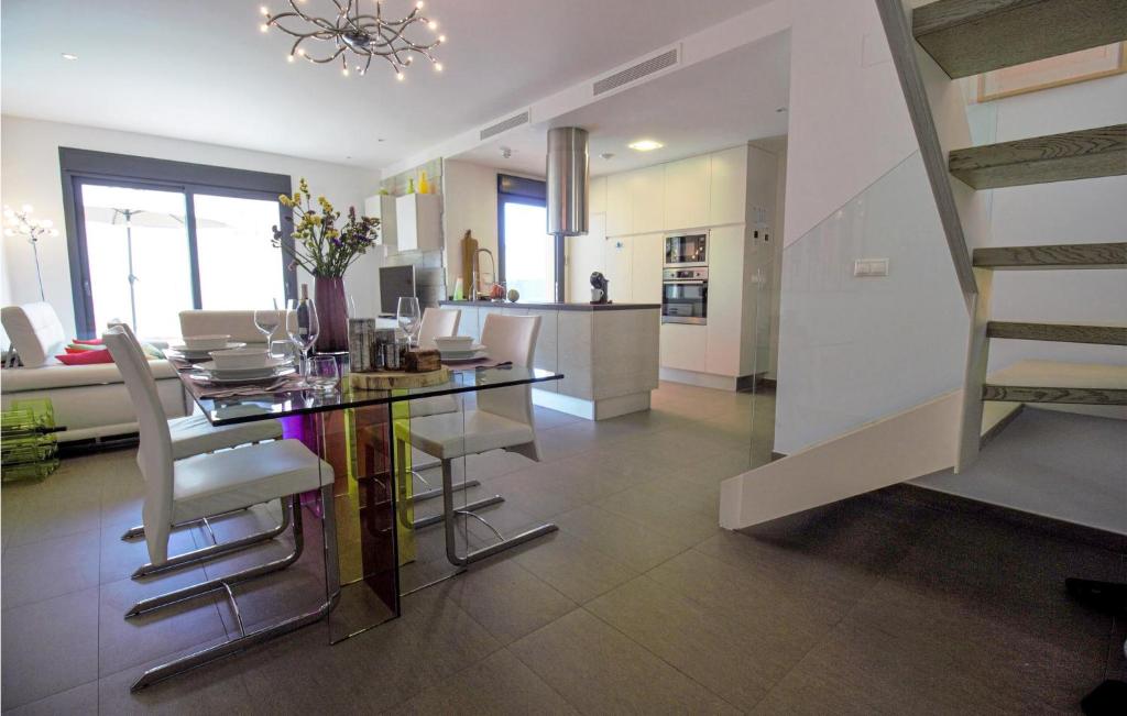 Awesome Home In Ciudad Quesada - Rojal With Wifi, Swimming Pool And 2 Bedrooms photo 4