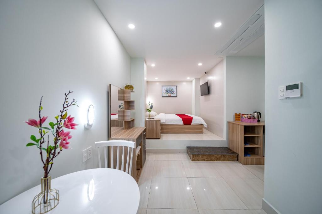RedDoorz Premium near E-Town 3