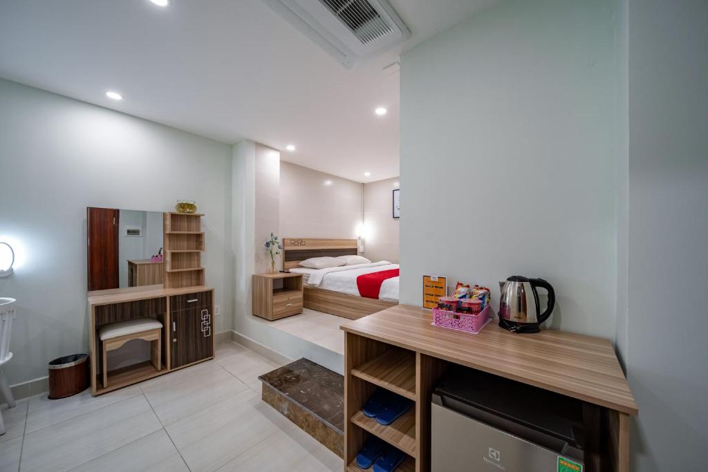 RedDoorz Premium near E-Town 3