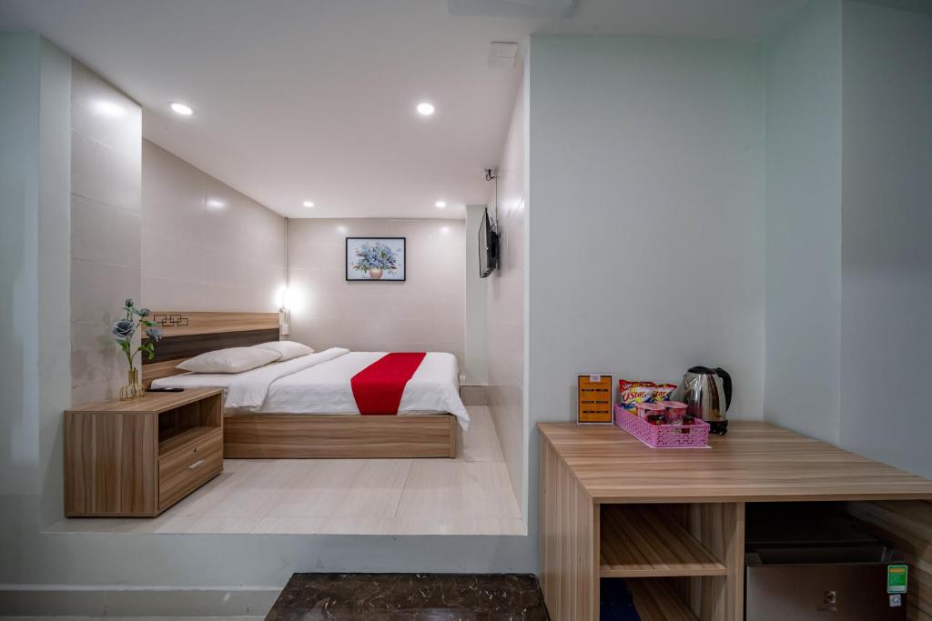 RedDoorz Premium near E-Town 3