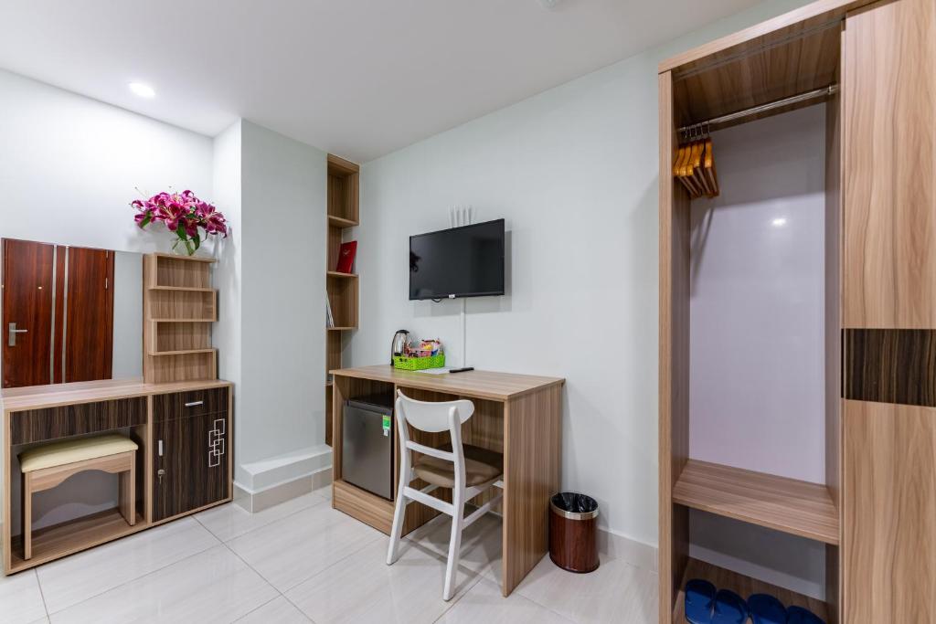 RedDoorz Premium near E-Town 3