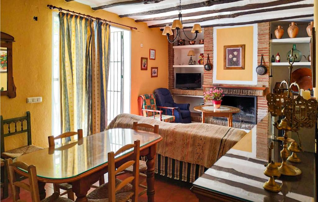 Stunning Home In Campos Nubes-priego With 5 Bedrooms, Outdoor Swimming Pool And Swimming Pool photo 3