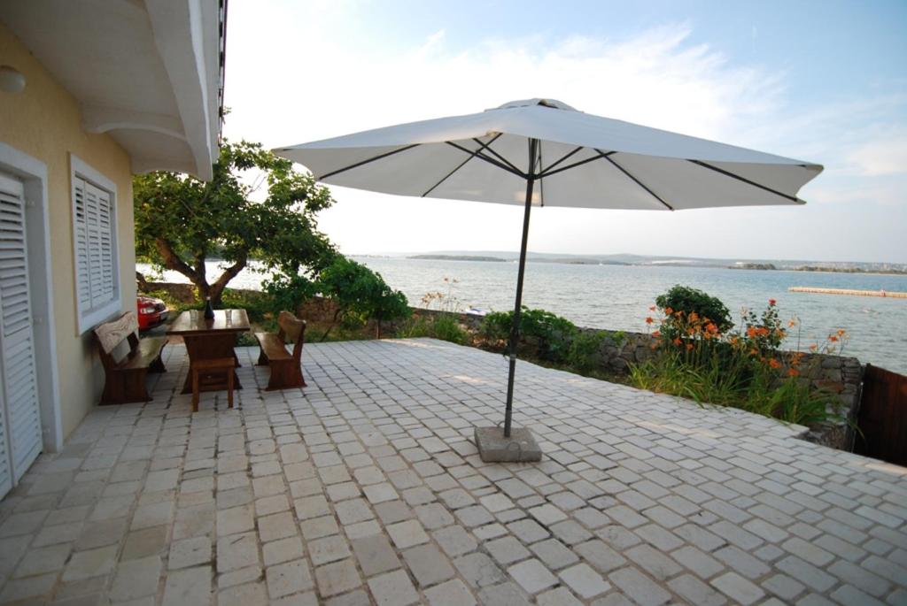 Apartments Kraj, Tratica Beach photo 3