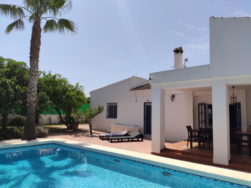 Villa with Private Pool, BBQ, Fitness Center & Sauna photo 2