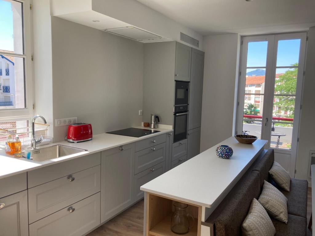 Superbe appartement T3 au centre plage .Parking photo 3