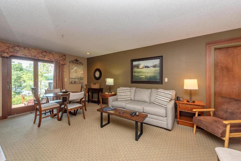 A119 Studio Lake View image