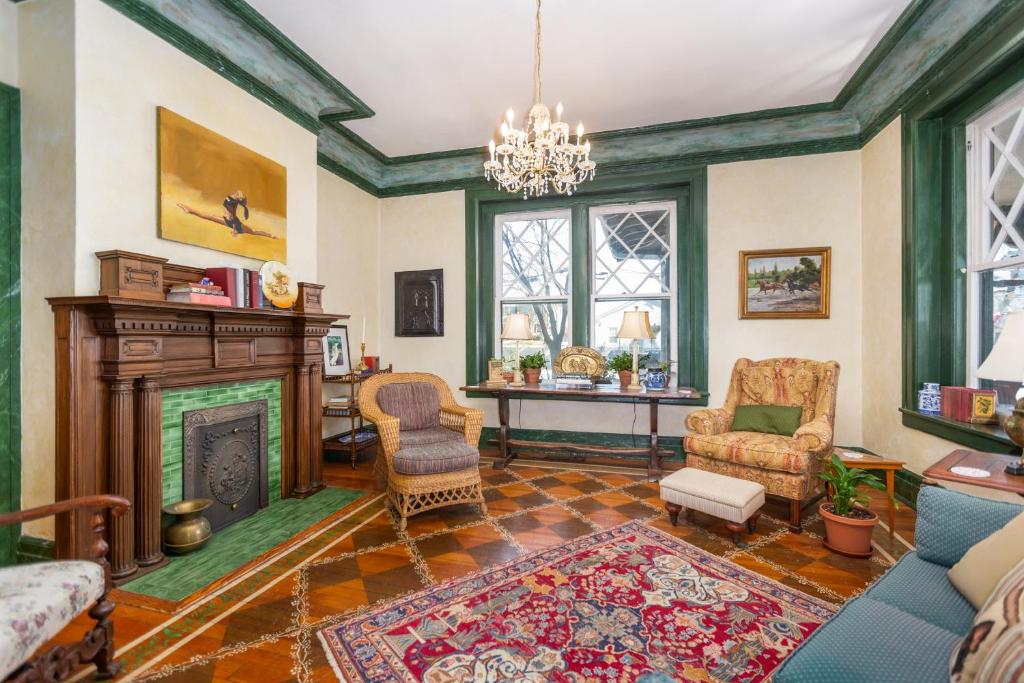 The Shaffner Inn - Tap to explore photos