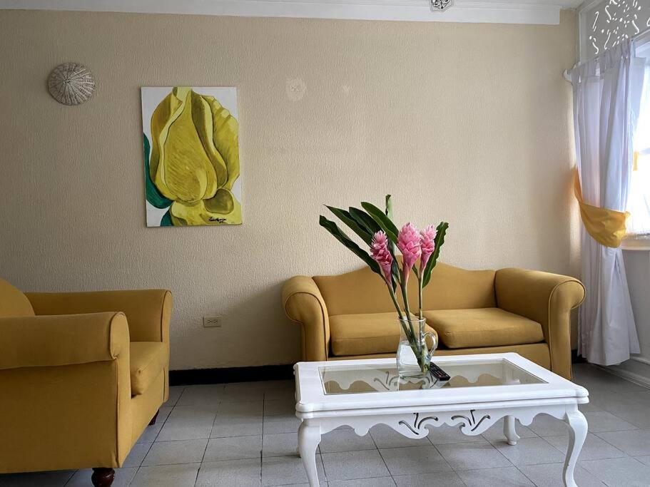 Lush Tropical apartment located in a 4-star resort photo 2
