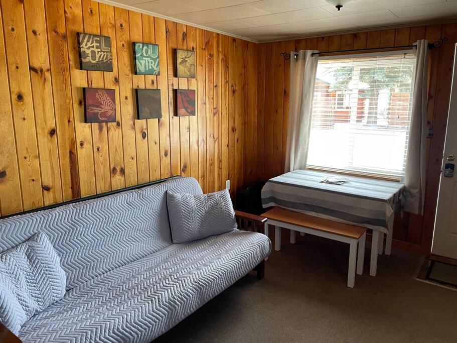 Cozy cabin #2 at Aspen Ridge Cabins photo 3