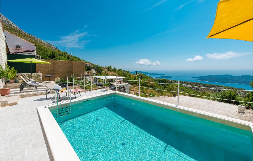 Amazing Home In Dubravica With Outdoor Swimming Pool, Wifi And 2 Bedrooms