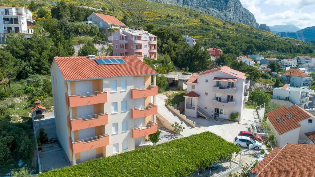 Apartments with a parking space Duce, Omis - 9437 photo 1