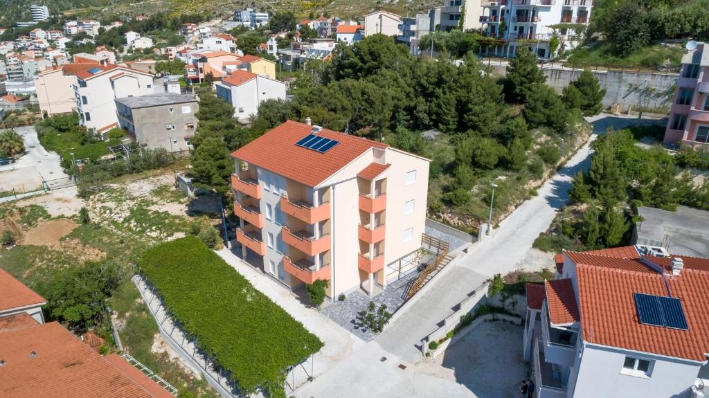 Apartments with a parking space Duce, Omis - 9437 photo 2