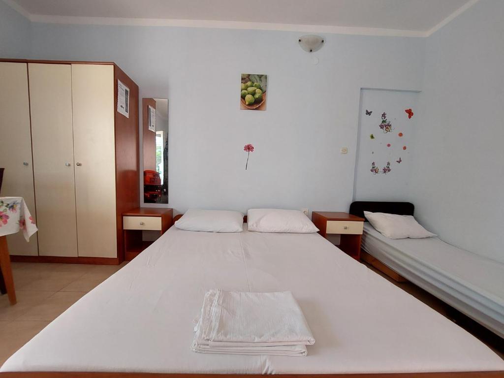 Apartments Bor - 20m from the beach photo 3