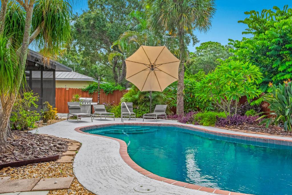 Your private tropical paradise with heated pool!