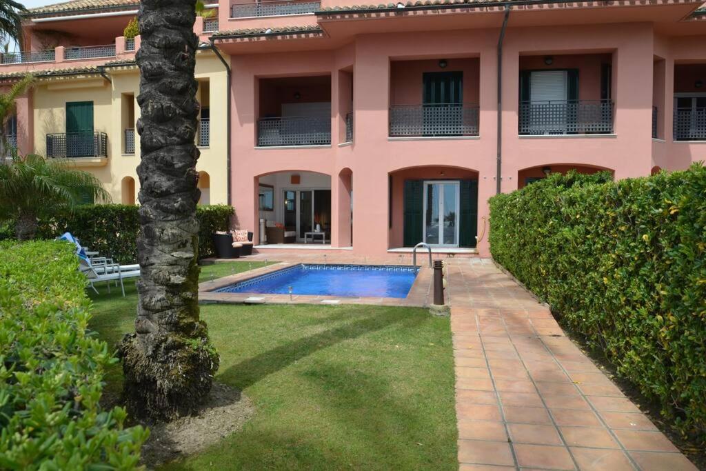 Lovely 2 bedroom unit with private pool photo 2