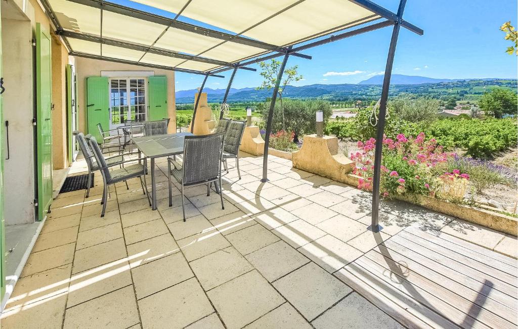 Nice Home In St, Maurice Sur Eygues With 4 Bedrooms, Private Swimming Pool And Outdoor Swimming Pool photo 4