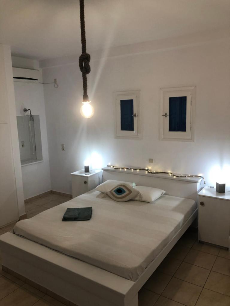 A Cycladic-architecture Beach House in Koumbara photo 4