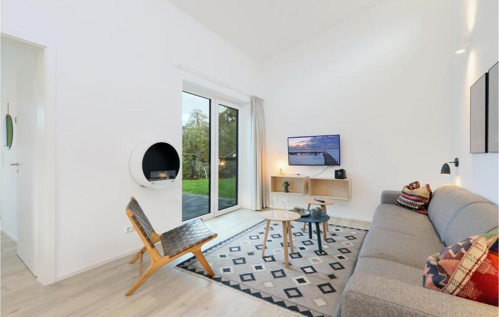 Beautiful Home In Lembruch-dmmer See With 2 Bedrooms, Sauna And Wifi