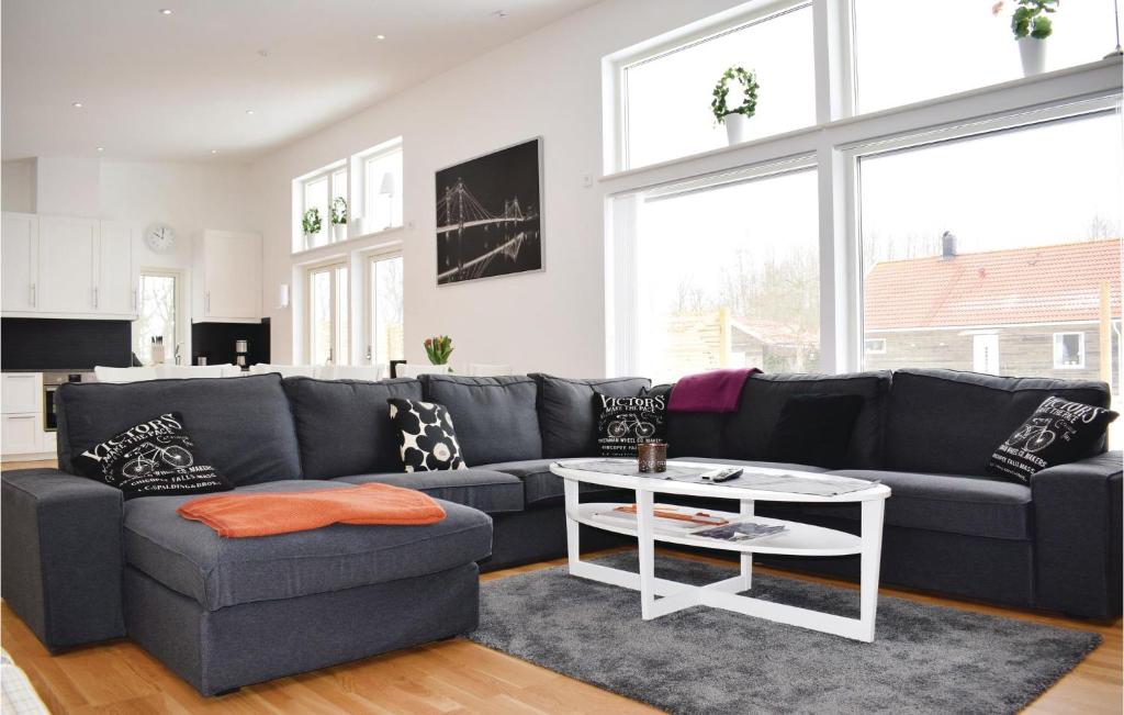 Beautiful Home In Borgholm With 3 Bedrooms And Wifi photo 1