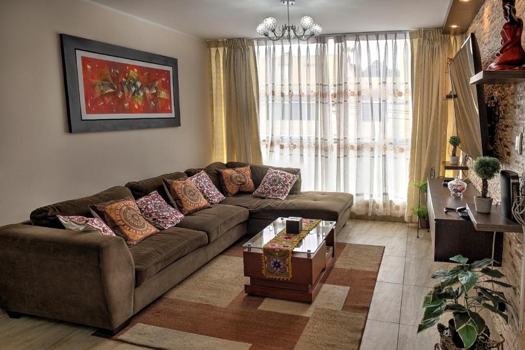 Dpto entero, 2do piso, ascensor, jacuzzi y cochera
