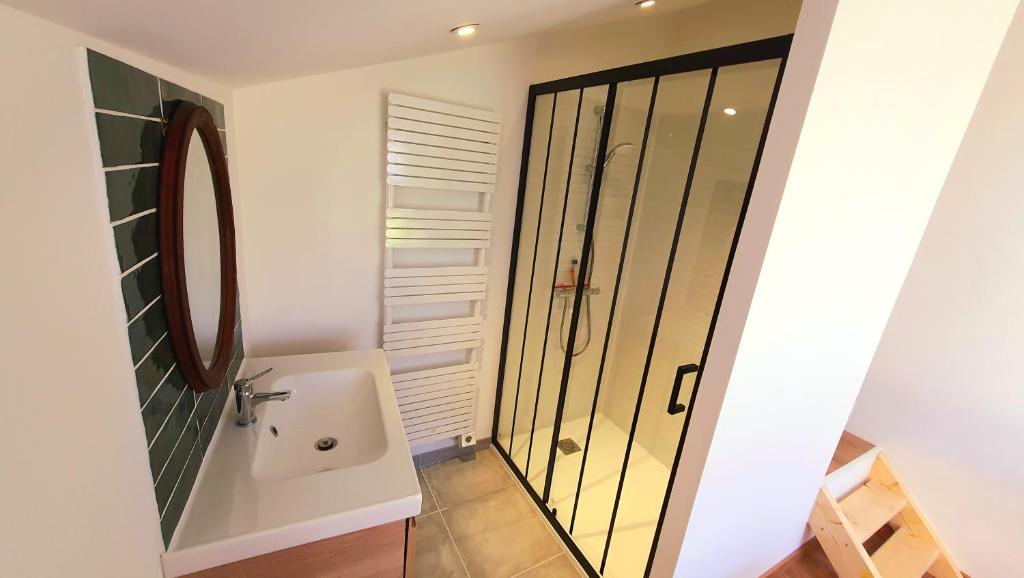 Chambre paisible chez l'habitant en rez de chaussée avec salle d'eau 10 min gare et centre ville photo 3