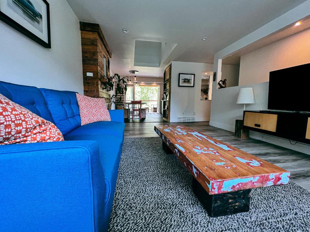 Unique Upper Suite Near Lakes, River, Hiking, Fishing, Bike Trails photo 2