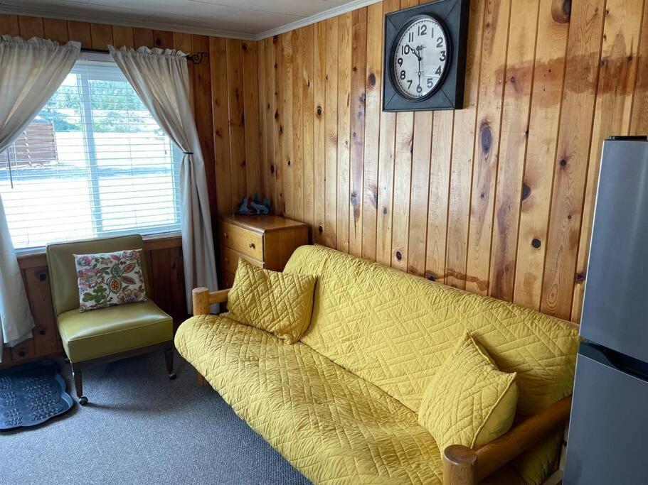 Cozy cabin #3 at Aspen Ridge Cabins photo 4