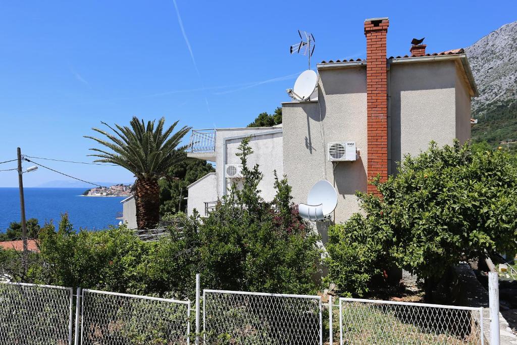 Apartments with a parking space Zivogosce - Porat, Makarska - 10032 photo 1