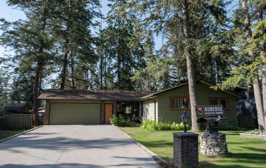 Auberge Kicking Horse Guest House photo 1