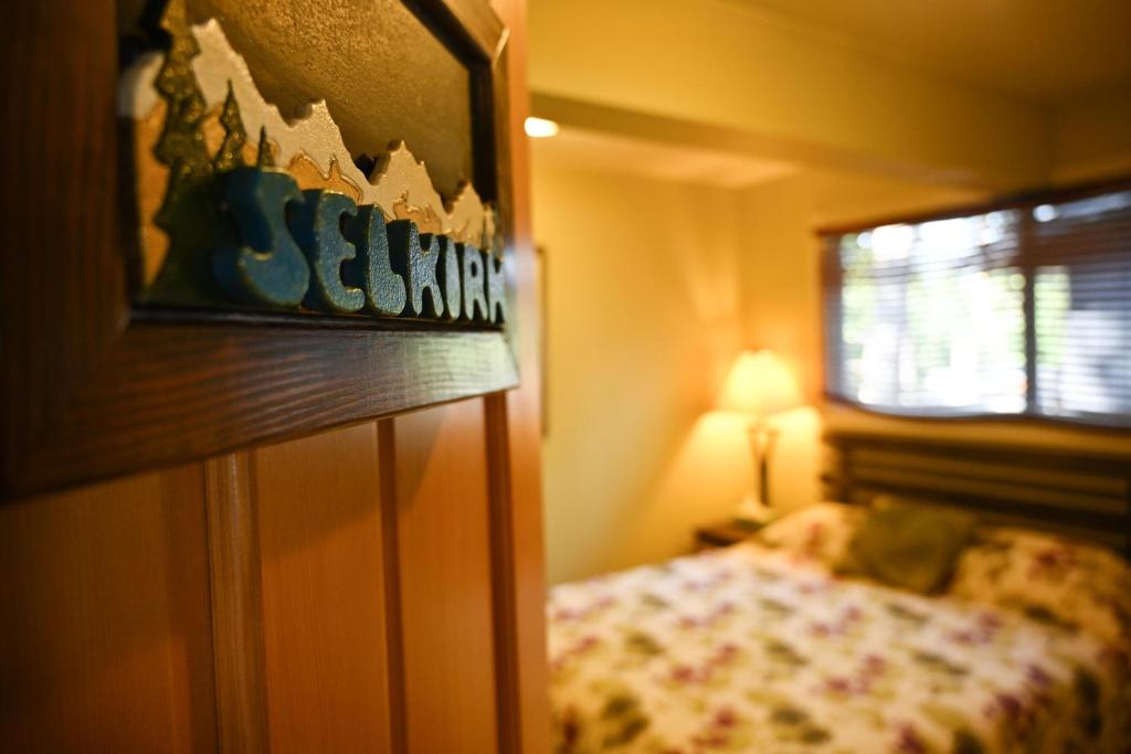 Auberge Kicking Horse Guest House photo 3