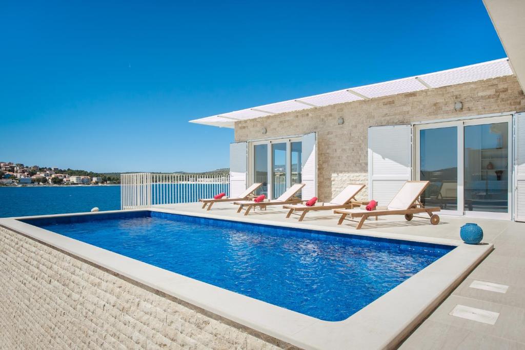 Seaside luxury villa with a swimming pool Zatoglav, Rogoznica - 11685 photo 4
