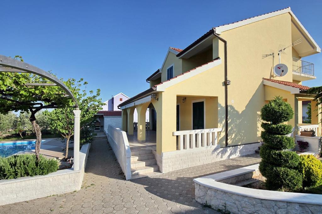 Holiday house with a swimming pool Lozovac, Krka - 11715 photo 2